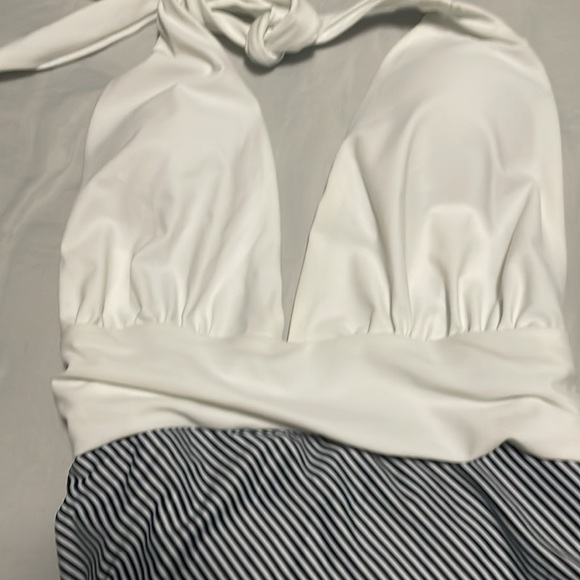 NWOT one piece halter swimsuit sz L - Picture 3 of 4
